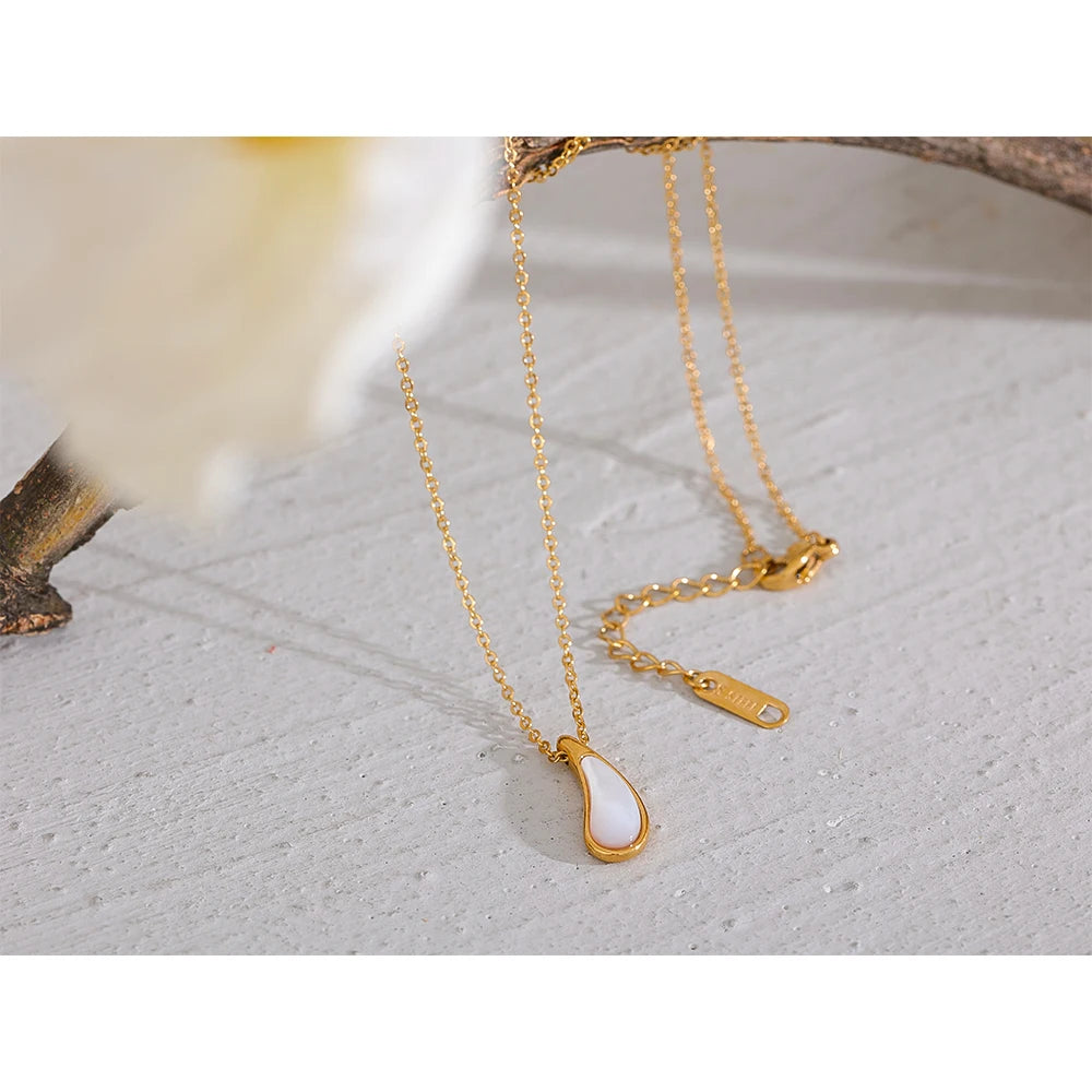 Collier plaqué or avec coquillage naturel Rhea - Ma boutique
