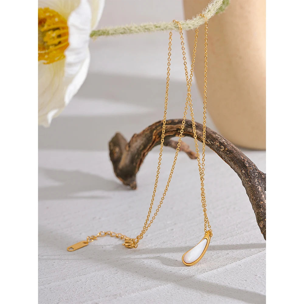 Collier plaqué or avec coquillage naturel Rhea - Ma boutique