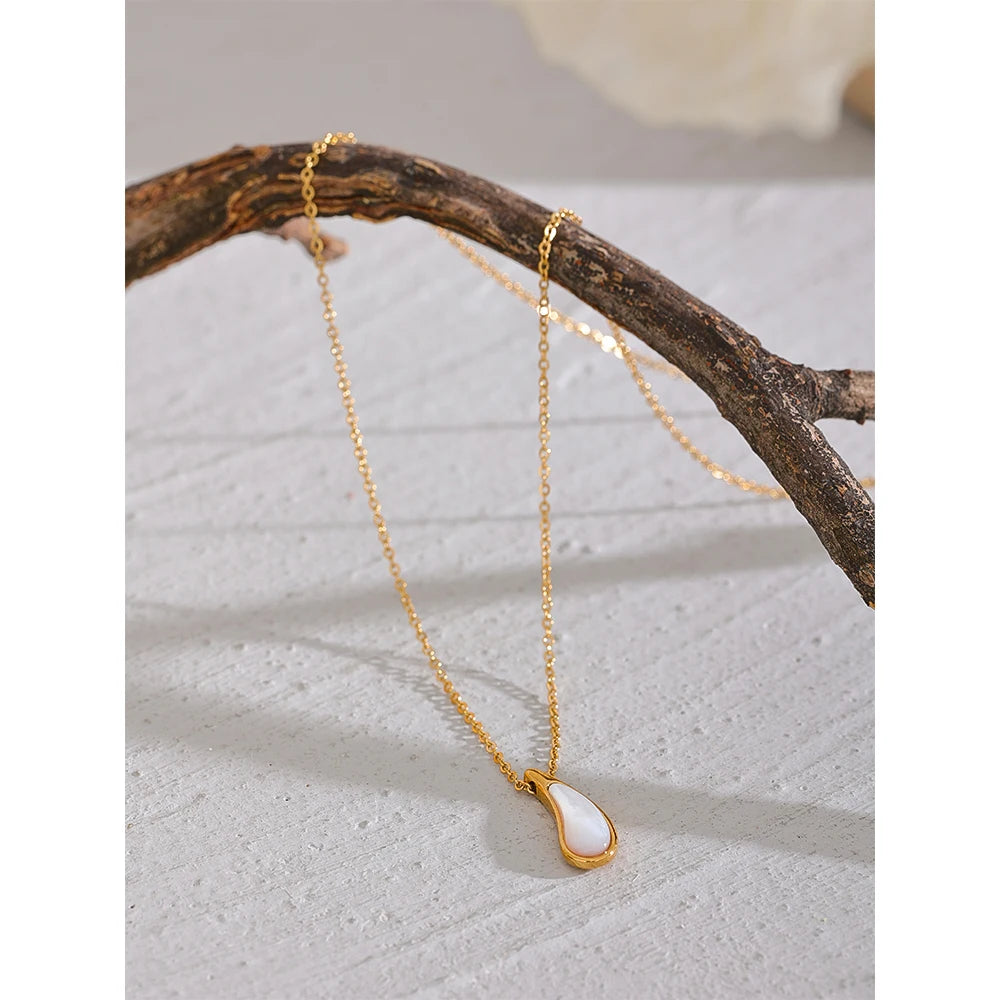 Collier plaqué or avec coquillage naturel Rhea - Ma boutique