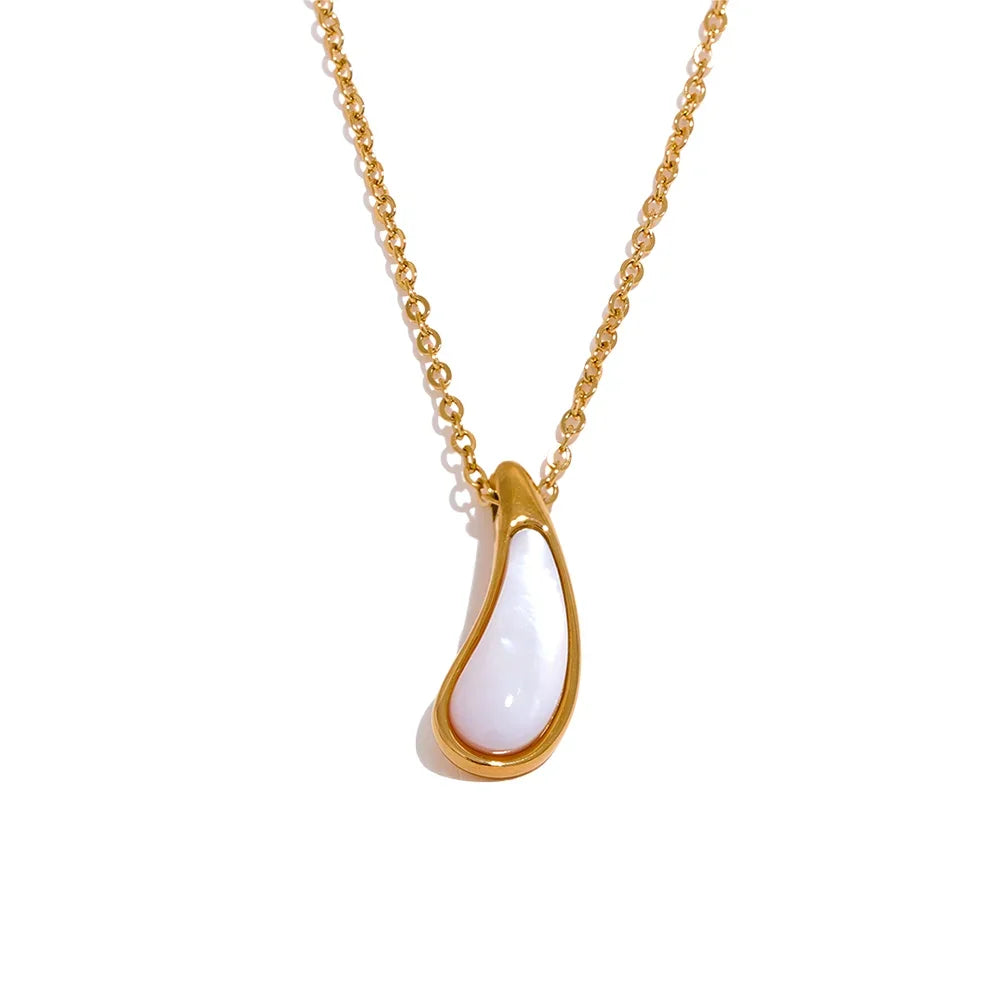 Collier plaqué or avec coquillage naturel Rhea - Ma boutique