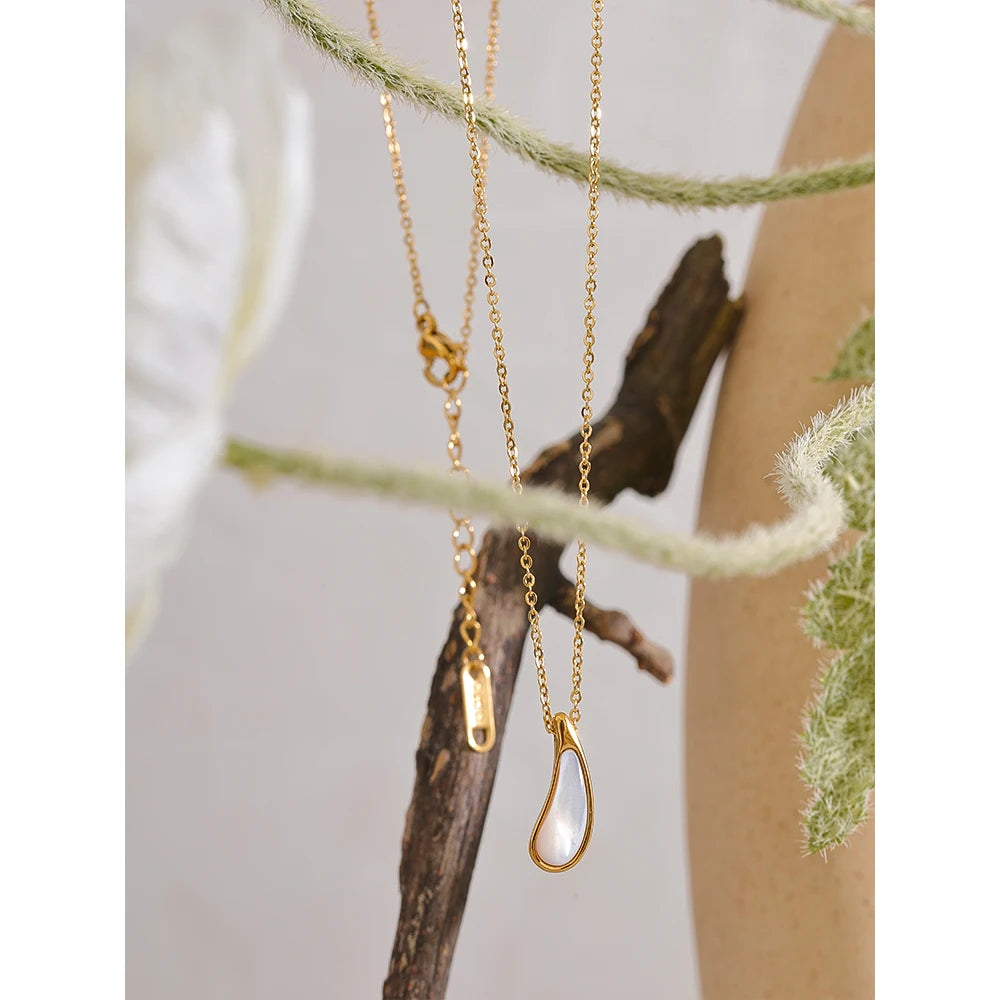 Collier plaqué or avec coquillage naturel Rhea - Ma boutique