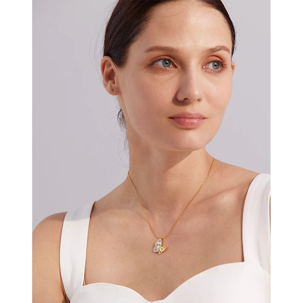Collier papillon avec coquillage naturel et zircon Vega - Ma boutique