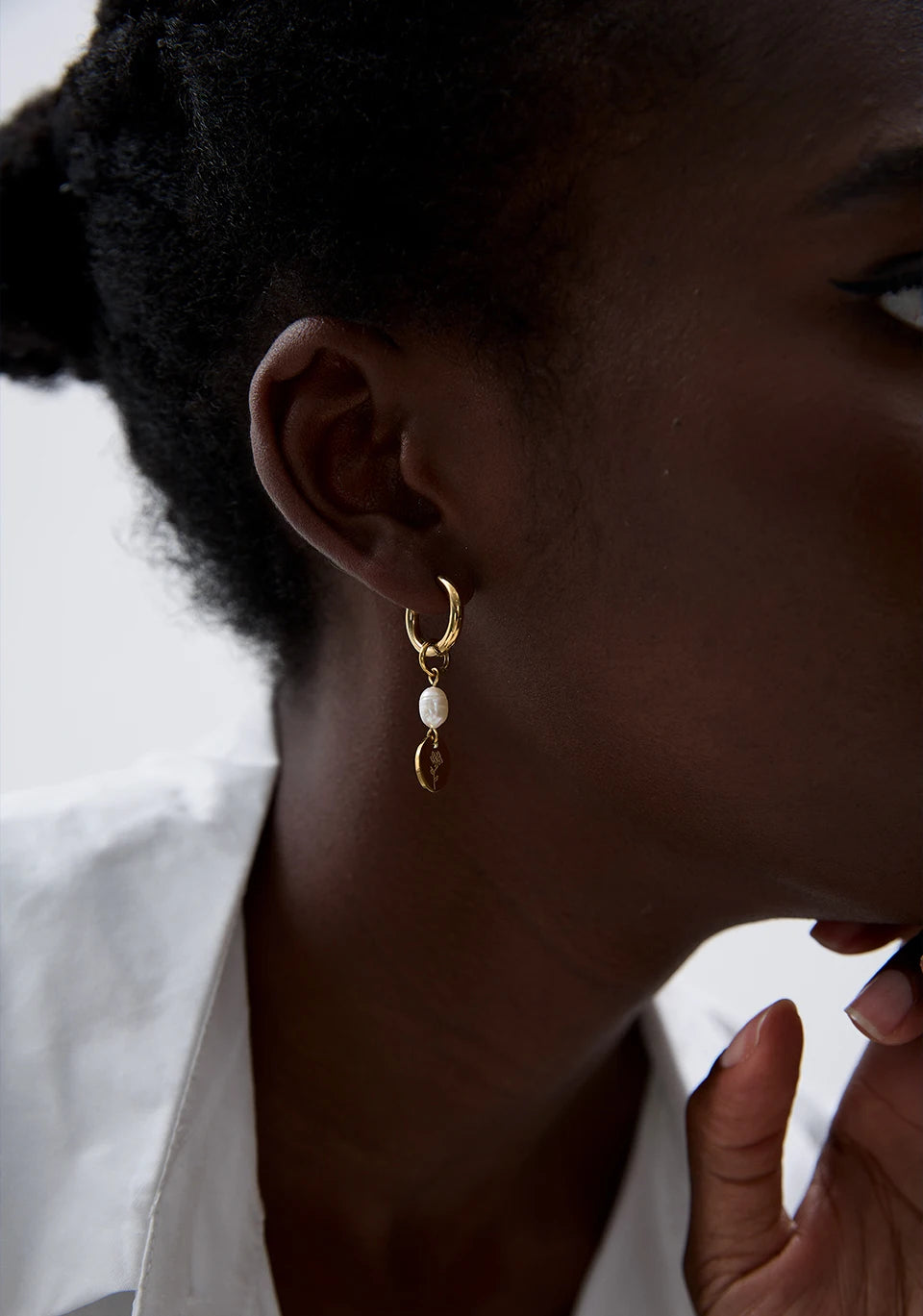 Boucle d'oreille créole pendante avec perle naturelle La Rosa - Ma boutique