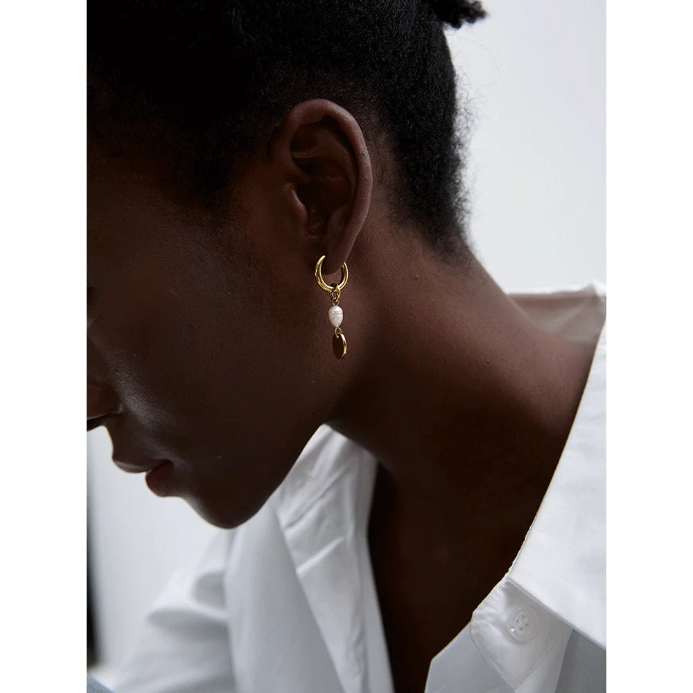 Boucle d'oreille créole pendante avec perle naturelle La Rosa - Ma boutique