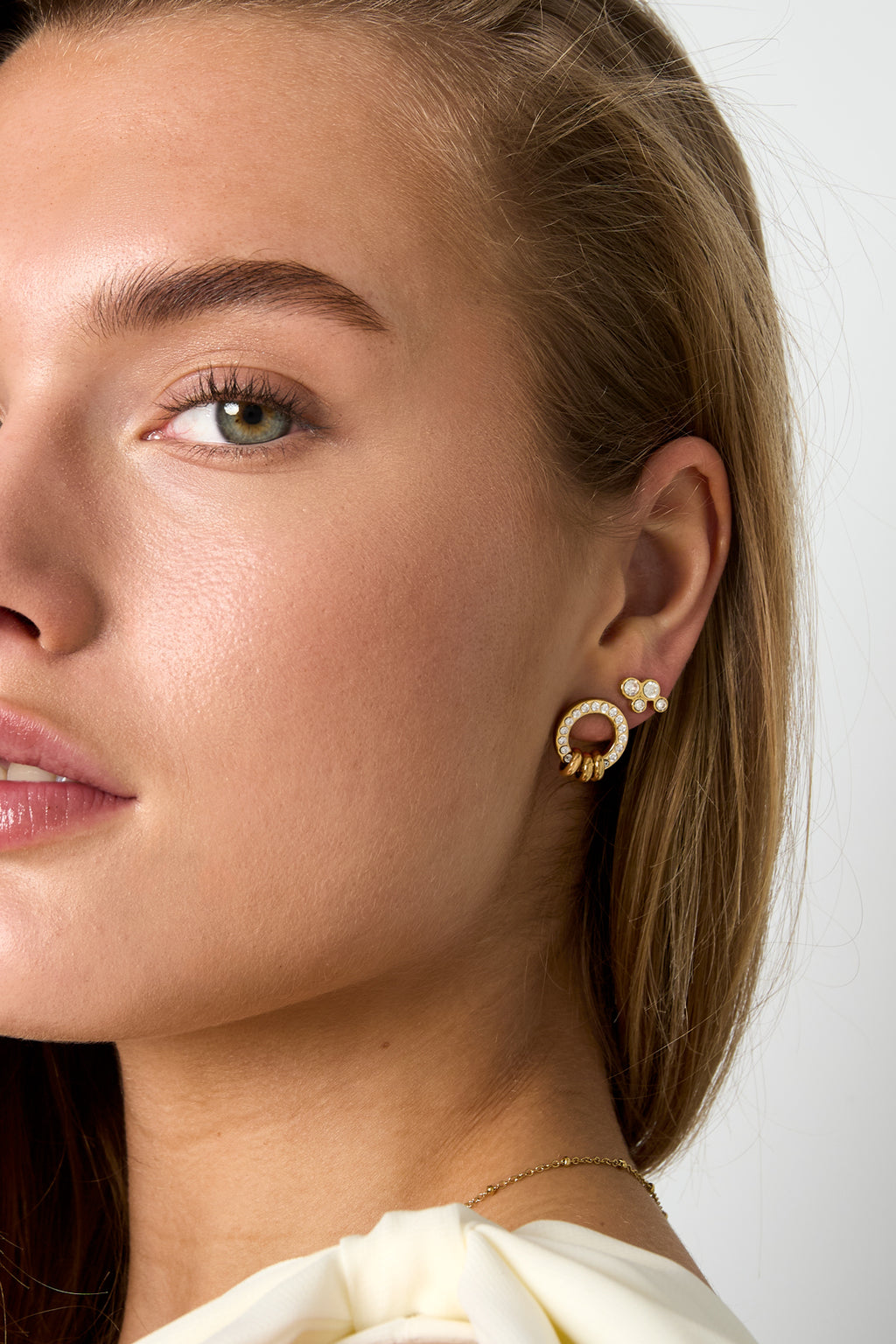 boucles d'oreilles puces avec bagues élégantes