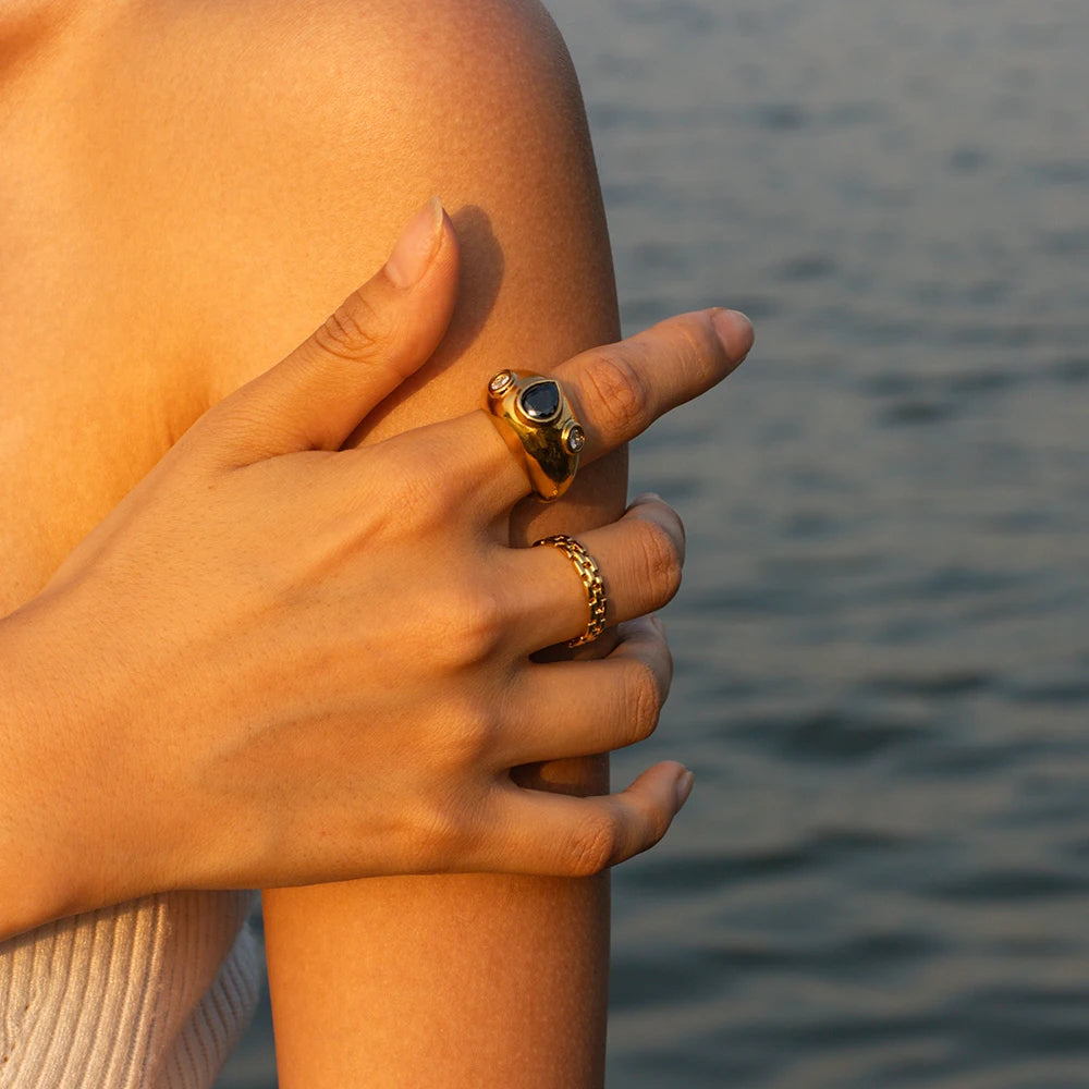 Bague avec pierre noire et blanche Céleste | Atelier des bijoux