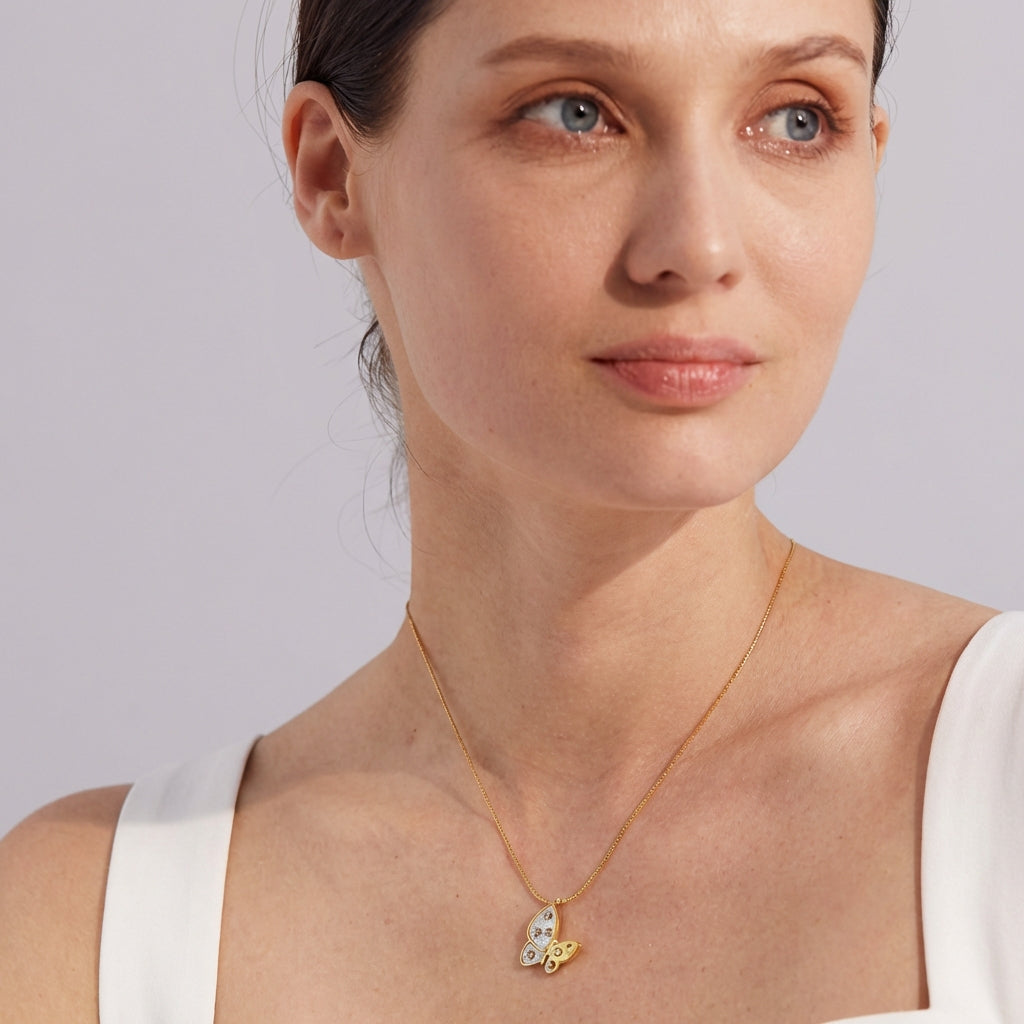 Collier papillon avec coquillage naturel et zircon Vega - L'atelier des bijoux