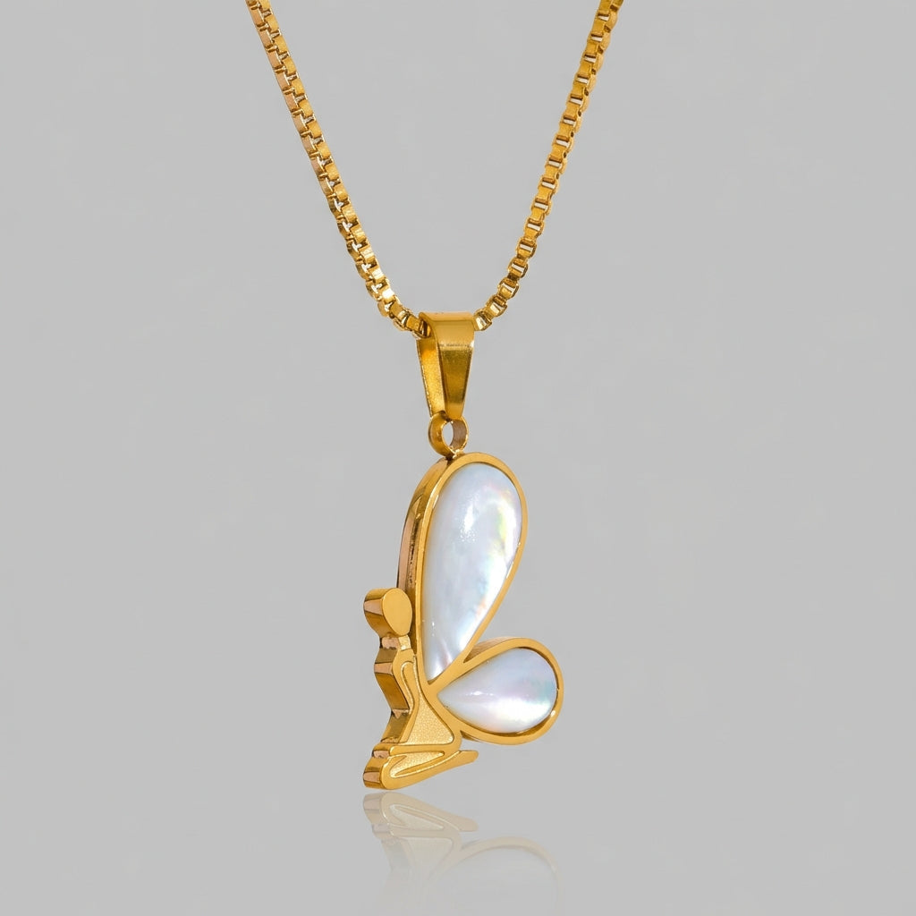 Collier papillon plaqué or avec coquillage naturel Callisto - L'atelier des bijoux