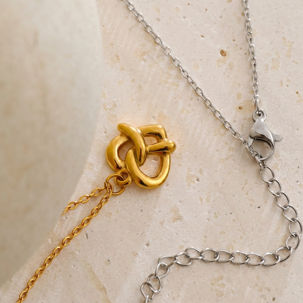 Collier Pendentif Bretzel - Elia - L'atelier des bijoux