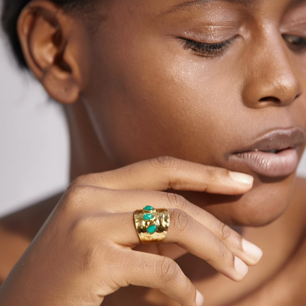 Bague plaqué or avec 3 pierres naturelles vertes Duchesse pour femme - Atelier des bijoux