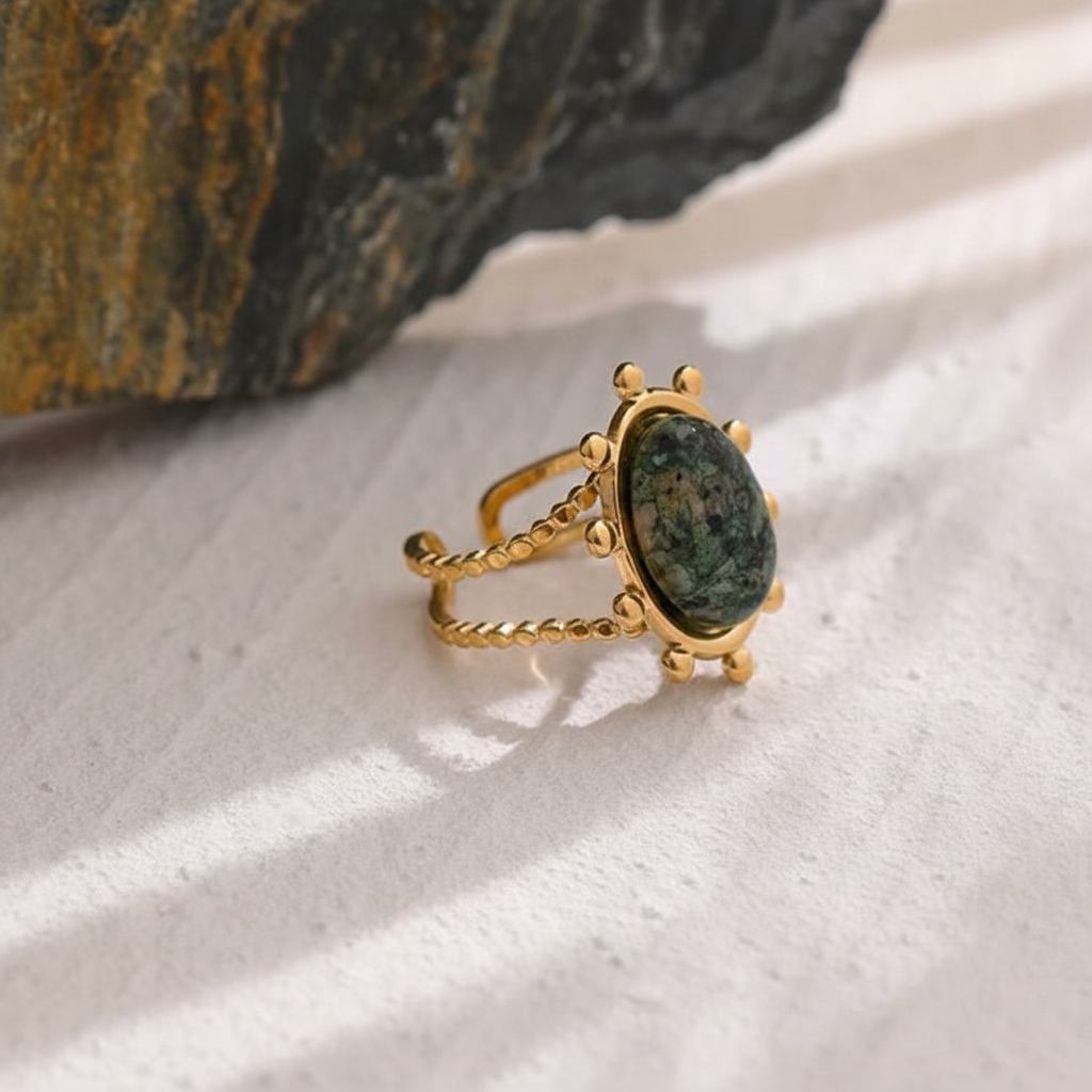 Bague en or avec pierre naturelle verte Carla pour femme - Atelier des bijoux