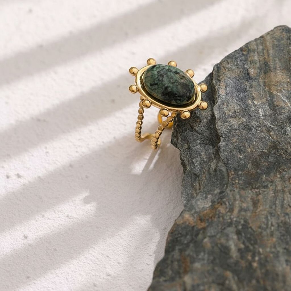 Bague en or avec pierre naturelle verte Carla pour femme - Atelier des bijoux
