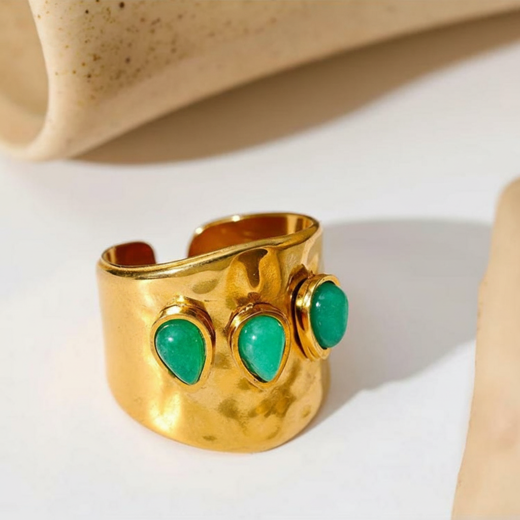 Bague plaqué or avec 3 pierres naturelles vertes Duchesse pour femme - Atelier des bijoux
